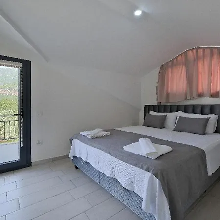 Oeluedeniz De Oezel Havuzlu Muestakil Villa *