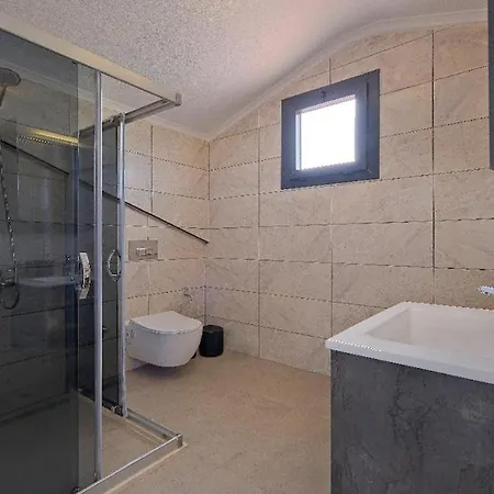 Oeluedeniz De Oezel Havuzlu Muestakil Villa *