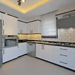Oeluedeniz De Oezel Havuzlu Muestakil *