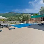 Oeluedeniz De Oezel Havuzlu Muestakil Villa