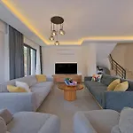 Vila Oeluedeniz De Oezel Havuzlu Muestakil *