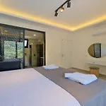 Villa Oeluedeniz De Oezel Havuzlu Muestakil