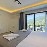Villa Oeluedeniz De Oezel Havuzlu Muestakil