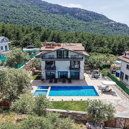 Oeluedeniz De Oezel Havuzlu Muestakil